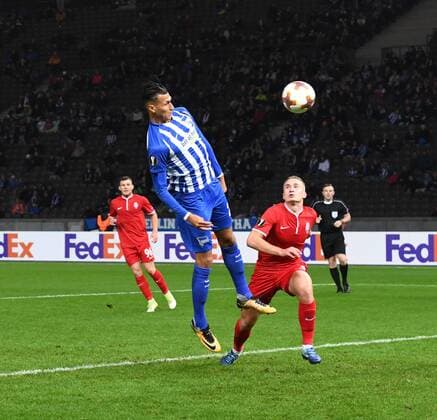 Soccer Men Season 2017 2018 UEFA Europa League Group J 4 Gameday Hertha BSC Sorja Luhansk v Davie Selke Hertha BSC scores the goal to 1 0 against Oleksandr Svatok Sorja Luhansk and goalkeeper Andriy Lunin not shown in the picture Sorja Luhansk 02 11 2017 Copyright: xMatthiasxKochx