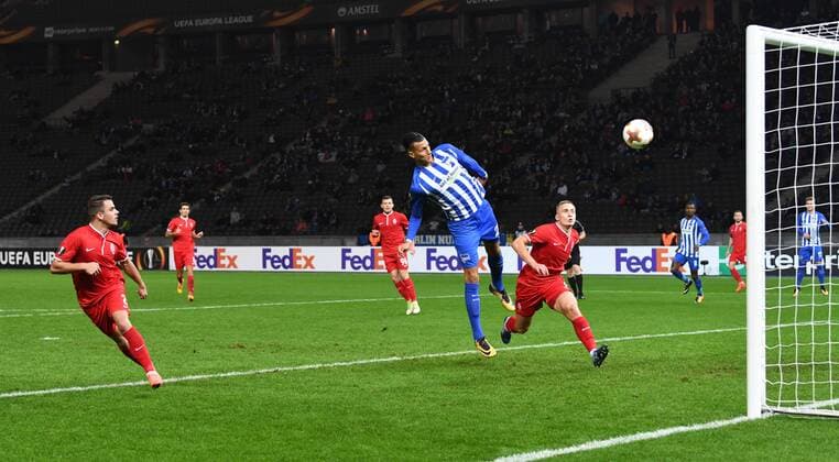 Soccer Men Season 2017 2018 UEFA Europa League Group J 4 Gameday Hertha BSC Sorja Luhansk v Davie Selke Hertha BSC scores the goal to 1 0 against Oleksandr Svatok Sorja Luhansk and goalkeeper Andriy Lunin not shown in the picture Sorja Luhansk 02 11 2017 Copyright: xMatthiasxKochx