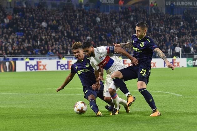 Nabil Fekir lyon vs Mason Holgate et Muhamed Besic everton FOOTBALL Lyon vs Everton Ligue Europa Phase de goupe 02 11 2017 FredericChambert Panoramic 