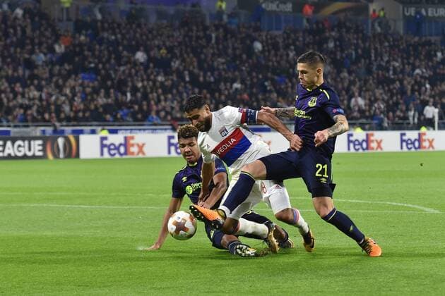 Nabil Fekir lyon vs Mason Holgate et Muhamed Besic everton FOOTBALL Lyon vs Everton Ligue Europa Phase de goupe 02 11 2017 FredericChambert Panoramic 