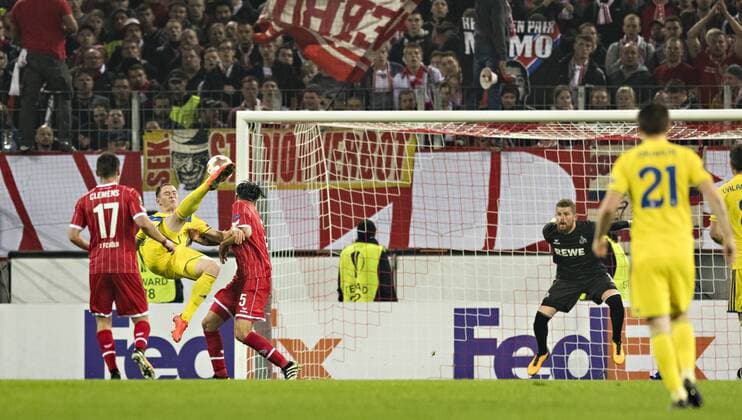 Cologne 02 11 2017 Goal to 1 2 by Nikolai Signevich Bate against Dominic Maroh Cologne 1 FC Köln Bate Borisov