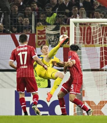 Cologne 02 11 2017 Goal to 1 2 by Nikolai Signevich Bate against Dominic Maroh Cologne 1 FC Köln Bate Borisov
