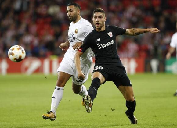 DAVID S BUSTAMANTE 02 11 2017 BILBAO PAIS VASCO Partido correspondiente a la Jornada 4 deL Grupo J de la UEFA Europa League de futbol entre el Athletic de Bilbao y el Ostersunds FK disputado en el Estadio San Mames de Bilbao Saman Ghoddos y Unai Nu?ez Gestoso luchan por el balon  xDAVIDxS.xBUSTAMANTEx xx