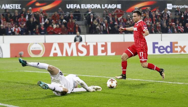 Cologne RheinEnergieStadion 02 11 17 Christian Clemens 1 FC Köln R one step too late after the rebound of goalkeeper Denis Scherbitski Bate Baryssau in the Europaleague match between 1 FC Köln vs BATE Baryssau in the season 2017 2018