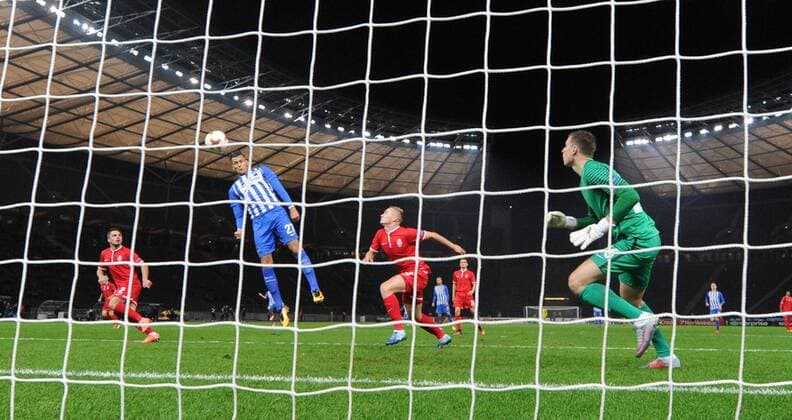 Soccer Men Season 2017 2018 UEFA Europa League Group J 4 Gameday Hertha BSC Sorja Luhansk Davie Selke 2 v Hertha BSC scored the Goal against goalkeeper Andriy Lunin Sorja Luhansk 02 11 2017 Copyright: xMatthiasxKochx