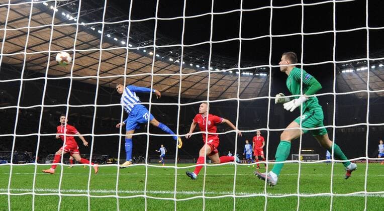 Soccer Men Season 2017 2018 UEFA Europa League Group J 4 Gameday Hertha BSC Sorja Luhansk Davie Selke 2 v Hertha BSC scored the Goal against goalkeeper Andriy Lunin Sorja Luhansk 02 11 2017 Copyright: xMatthiasxKochx