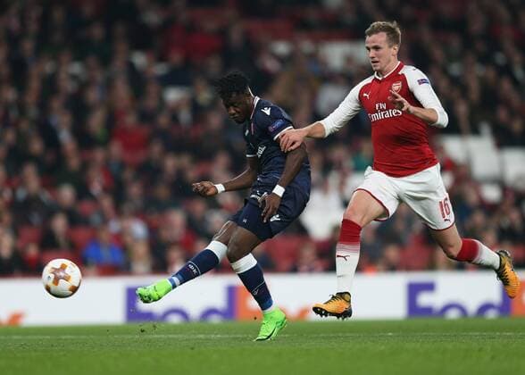 2nd November 2017, Emirates Stadium, London, England; UEFA Europa League group stage, Arsenal versus Red Star Belgrade; Richmond Boakye of Red Star Belgrade taking a shot for an attempted for goal passed Rob Holding of Arsenal during the 1st half  ActionPlus11947107