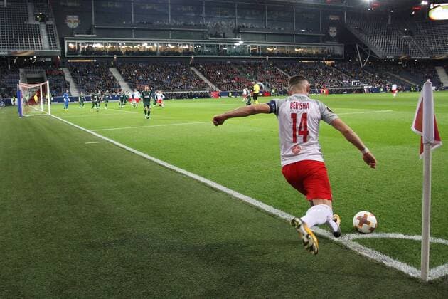 Bilder des Tages - SPORT SOCCER - UEFA EL, RBS vs Konyaspor SALZBURG,AUSTRIA,02.NOV.17 - SOCCER - UEFA Europa League, group stage, Red Bull Salzburg vs Atiker Konyaspor. Image shows Valon Berisha (RBS). GEPAxpictures xMathiasxMandl