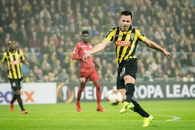 Thomas Bruns of Vitesse during the UEFA Europa League group K match between Vitesse Arnhem and sv Zulte Waregem at Gelredome on November 02, 2017 in Arnhem, The Netherlands UEFA Europa League 2017 2018 xVIxVIxImagesx xRonaldxBonestrooxIVx 9192289