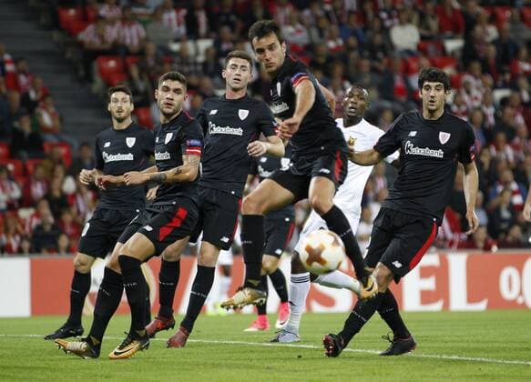 DAVID S BUSTAMANTE 02 11 2017 BILBAO PAIS VASCO Partido correspondiente a la Jornada 4 deL Grupo J de la UEFA Europa League de futbol entre el Athletic de Bilbao y el Ostersunds FK disputado en el Estadio San Mames de Bilbao Unai Nu?ez Gestoso I?igo Lekue Martinez Aymeric Laporte Mikel San Jose Dominguez en un salto por el balon  xDAVIDxS.xBUSTAMANTEx xx