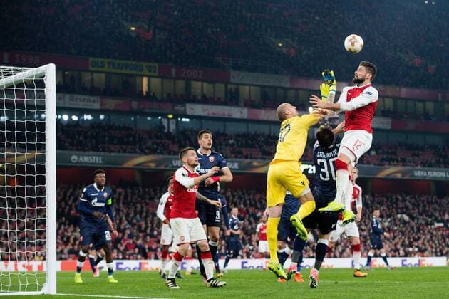 Olivier Giroud of Arsenal goes up for a header, but FC Red Star Belgrade?s Milan Borjan punches the ball away during the UEFA Europa League Group H match at the Emirates Stadium, London. Picture date: 2nd November 2017.Pic credit should read: Charlie Forgham-Bailey Sportimage EDITORIAL USE ONLY. No use with unauthorised audio, video, data, fixture lists, club league logos or live services. Online in-match use limited to 120 images, no video emulation. No use in betting, games or single club league player publications.