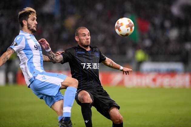 Wesley Sneijder of Nice is challenged by Luis Alberto of Lazio during the UEFA Europa League match between Lazio and Nice at Stadio Olimpico, Rome, Italy on 2 November 2017. Copyright: xGiuseppexMaffiax 17560009
