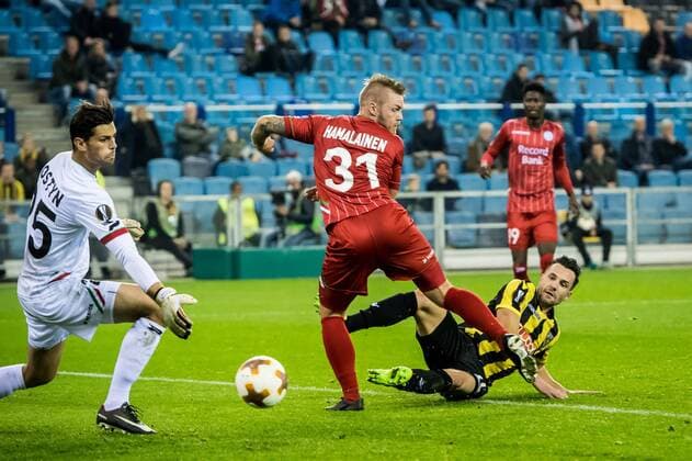 Thomas Bruns of Vitesse scores but the goal is cancelled during the UEFA Europa League group K match between Vitesse Arnhem and sv Zulte Waregem at Gelredome on November 02, 2017 in Arnhem, The Netherlands UEFA Europa League 2017 2018 xVIxVIxImagesx xRonaldxBonestrooxIVx 9192575