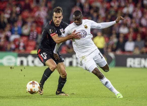 Athletic Bilbao s Lekue (L) and Ostersund s Ken Sema vie for the ball during the UEFA Champions League 4th round Group J match between Athletic Bilbao and Ostersund at the San Mames stadium in Bilbao, Basque Country, Spain, 02 November 2017. Athletic Bilbao vs. Ostersund !ACHTUNG: NUR REDAKTIONELLE NUTZUNG!  Copyright: xJavierxZorrillax BIL017 20171102-636452605876732613