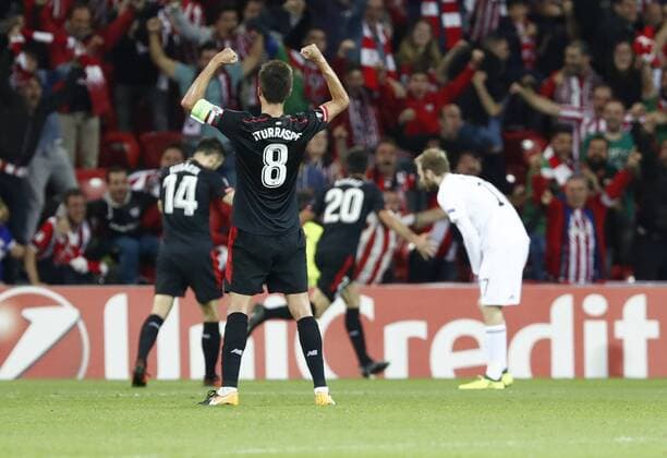 DAVID S BUSTAMANTE 02 11 2017 BILBAO PAIS VASCO Partido correspondiente a la Jornada 4 deL Grupo J de la UEFA Europa League de futbol entre el Athletic de Bilbao y el Ostersunds FK disputado en el Estadio San Mames de Bilbao gol y celebracion de Aritz Aduriz Zubeldia  xDAVIDxS.xBUSTAMANTEx xx