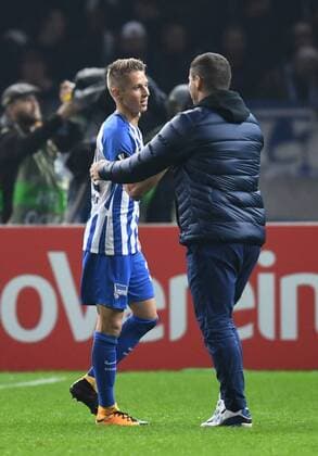 Soccer Mens Season 2017 2018 UEFA Europa League Group J 4 Gameday Hertha BSC Sorja Luhansk v Palardard Palko Junior Hertha BSC with father and coach Pal Dardai Hertha BSC cheering after the final whistle 02 11 2017 Copyright: xMatthiasxKochx