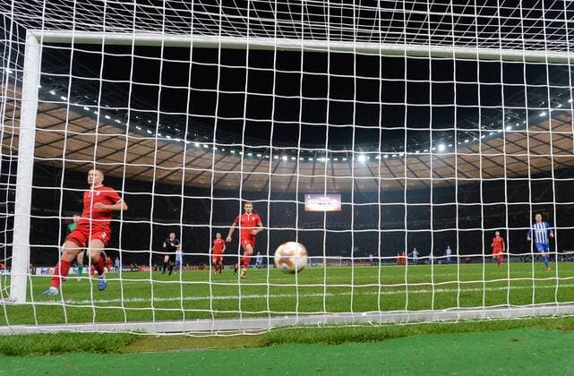 Soccer Men Season 2017 2018 UEFA Europa League Group J 4 Gameday Hertha BSC Sorja Luhansk v l Davie Selke out of the picture Hertha BSC scored the goal for 2 0 against keeper Andriy Lunin Sorja Luhansk and Oleksandr Svatok Sorja Luhansk 02 11 2017 Copyright: xMatthiasxKochx