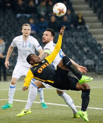 02 11 2017 Stade de Suisse Bern SWITZERLAND Season 2017 2018 Men Soccer European League BSC Young Boys Bern Dynamo Kiev Roger Assale Young Boys