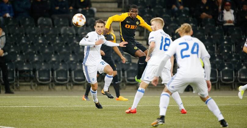 02 11 2017 Stade de Suisse Bern SWITZERLAND Season 2017 2018 Mens Soccer Europa League BSC Young Boys Bern Dynamo Kyiv Roger Assale Young Boys vs. Josip Pivaric Nikita Korzun and Domagoj Vida Kyiv