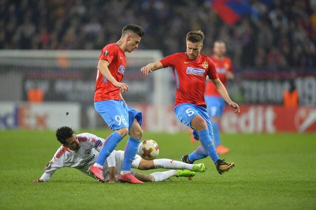 November 2, 2017 - Bucharest, Romania - Hapoel s Isaac Cuenca vs FCSB s Mihai Pintilii and Dennis Man during the UEFA Europa League group G football match Steaua Bucharest FCSB v Hapoel Beer-Sheva FC in Bucharest, Romania on November 2, 2017. Steaua Bucuresti v Hapoel Be er Sheva - UEFA Europa League  - ZUMAn230 20171102_zaa_n230_271 Copyright: xAlexxNicodimx