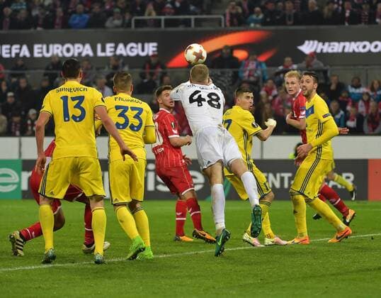 02 11 2017 xjpx Football Europe League 1 FC Koeln BATE Baryssau emspor v l Goalkeeper Denis Shcherbitski Borisov clears a corner Koeln