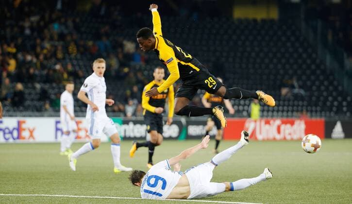 02 11 2017 Stade de Suisse Bern SWITZERLAND Season 2017 2018 Men Soccer European League BSC Young Boys Berne Dynamo Kiev Denys Garmash left Kiev against Jordan Lotomba Young Boys