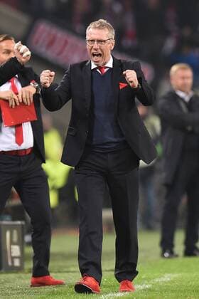 Soccer Europa League group stage 1 FC Köln BATE Borissow on 02.11.2017 in RheinEnergieStadion in Cologne Peter Stöger coach Cologne celebrates the 4 2 by Yuya Osako Cologne xRx