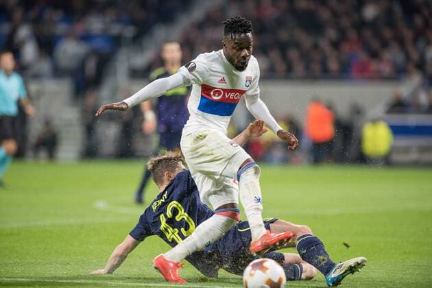(171103) -- LYON, Nov. 3, 2017 -- Maxwel Cornet (front) from Lyon competes with Jonjoe Kenny from Everton during the Group E match between Lyon and Everton of 2017-2018 Europa League in Lyon, France on Nov. 2, 2017. Lyon won with 3-0. ) (SP)FRANCE-LYON-FOOTBALL-EUROPA LEAGUE-LYON VS EVERTON LyubomirxDomozetski 