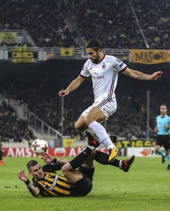 (171103) -- ATHENS, Nov. 3, 2017 -- Ricardo Rodriguez(UP) of AC Milan competes during the UEFA Europa League group D match between AEK Athens and AC Milan in Athens, Greece on Nov. 2, 2017. The match ended with a 0-0 tie. ) (SP)GREECE-ATHENS-UEFA-EUROPA LEAGUE LefterisxPartsalis 