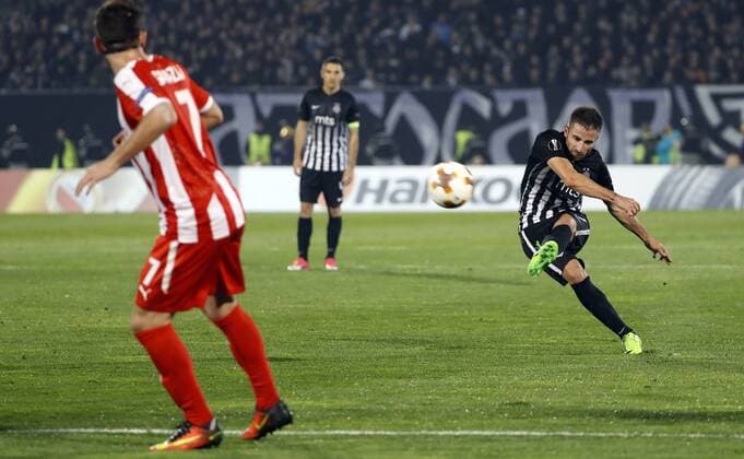 (171103) -- BELGRADE, Nov. 3, 2017 -- Partizan s Zoran Tosic (R) shoots to score during the Europa League group B match between Partizan and Skenderbeu in Belgrade, Serbia on Nov. 2. 2017. Partizan won 2-0. ) (SP)SERBIA-BELGRADE-EUROPA LEAGUE-FOOTBALL-PARTIZAN VS SKENDERBEU PredragxMilosavljevic 