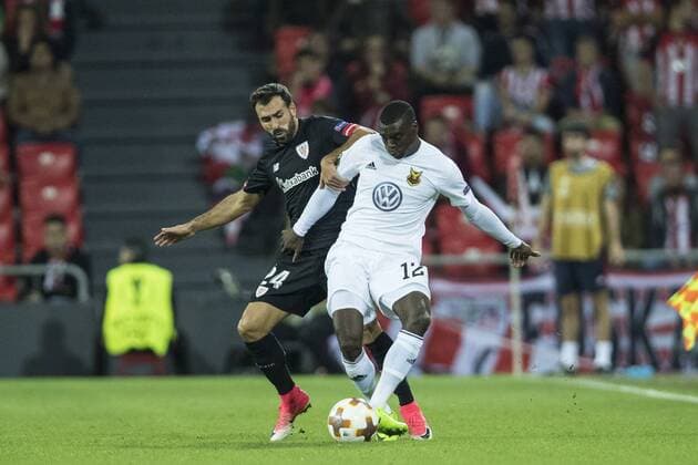 Partido de la Europa League entre el Athletic y el Ostersund en San Mames. En la imagen, Susaeta y Sema. Europa League match between Athletic and Ostersund. In this picture, Susaeta and Sema. 