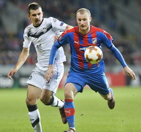 From left VLADIMIR GOLEMIC of Lugano and MICHAEL KRMENCIK of the Czech football team Viktoria Plzen in action during the match Swiss Lugano vs Viktoria Plzen in the 4th round of the Europa League in Group G in Pilsen, Czech Republic, November 2, 2017. (CTKxPhoto MiroslavxChaloupka) CTKPhotoP201711021205401  cha08