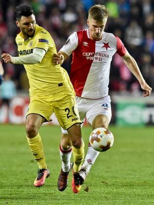 ROBERTO SORIANO of Villarreal, left, and JAKUB JUGAS of Slavia in action during the UEFA European Soccer League group A 4th round match between Villarreal and Slavia Prague at the Eden stadium in Prague, Czech Republic, November 2, 2017. (CTKxPhoto VitxSimanek) CTKPhotoP201711021114301  VIS 009