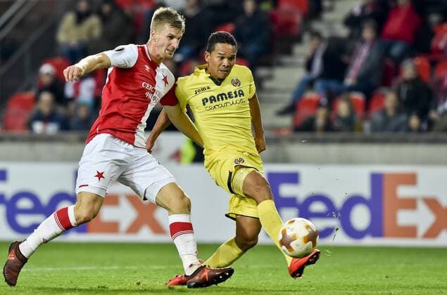 From left JAKUB JUGAS of Slavia and CARLOS BACCA of Villarreal in action during the UEFA European Soccer League group A 4th round match between Villarreal and Slavia Prague at the Eden stadium in Prague, Czech Republic, November 2, 2017. (CTKxPhoto VitxSimanek) CTKPhotoP201711021124301  VIS 012