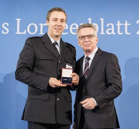 Ceremony with the Federal Minister of the Interior Gregor Hauffe World Champion Rowing Germany 8M Thomas de Maiziere hands over 46 athletes the Silver Laurel Leaf the highest state award for sporting excellence in Germany Gregor Hauffe Thomas de Maiziere