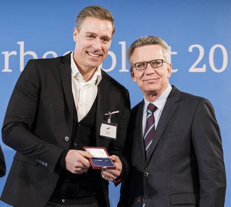 Ceremony with the Federal Minister of the Interior Toni Seifert World Champion Rowing 8th M Thomas de Maiziere hands over 46 athletes the Silver Laurel Leaf the highest state award for sporting excellence in Germany Toni Seifert Thomas de Maiziere