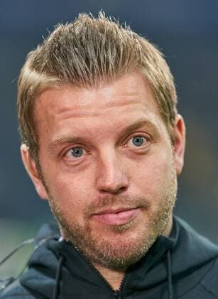 Florian Kohfeldt Coach Bremen Halfpicture Action Frame Portrait Portraet Single action Emotions disappointed Disappointment Frustration Frustrated Grief Sad Desperate Despair EINTRACHT FRANKFURT SV WERDER BREMEN 2 1 Soccer 1 Bundesliga Frankfurt on 03 11 2017 11 Matchday 2017 season 2018 1 Liga 1 Bundesliga