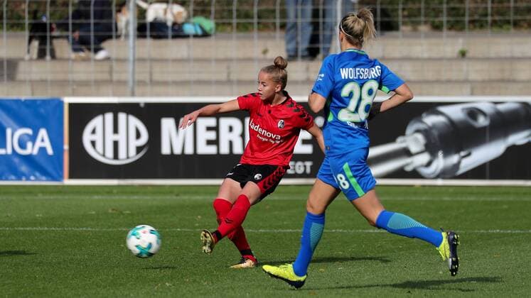 Giulia Gwinn Freiburg 7 scored the 0 1 goal Goal Action Action Lena Goessling Lena Goessling Wolfsburg 28 can not intervene Soccer Allianz Women Bundesliga SC Freiburg VfL Wolfsburg xozx