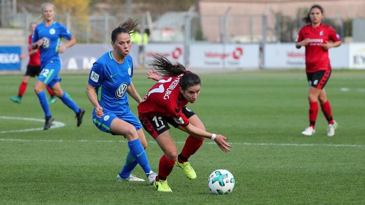 Sara Björk Gunnarsdottir Sara Bjoerk Gunnarsdottir Wolfsburg 7 Hasret Kayikci Freiburg 11 Action Action Game Scene Soccer Allianz Women Bundesliga SC Freiburg VfL Wolfsburg xozx