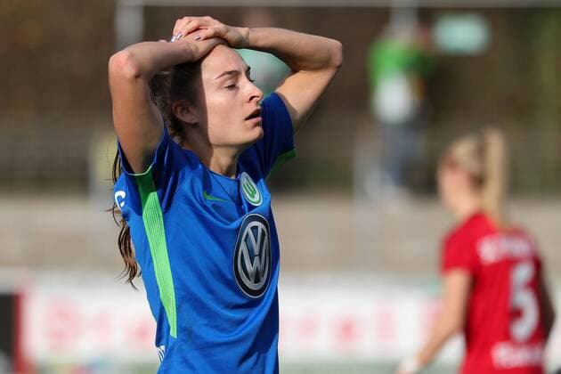 Tessa Wullaert Wolfsburg 10 disappointed looking disappointment frustration disappointed pessimistic football Allianz Women Bundesliga SC Freiburg VfL Wolfsburg xozx
