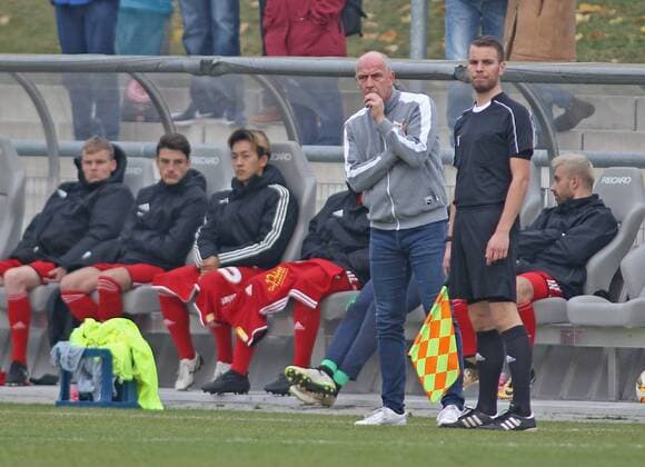 04 11 2017 xilx Soccer Hessenliga Rot Weiss Frankfurt SC Hessen Dreieich emspor v l Mario Basel coach Rot Weiss Frankfurt Frankfurt am Main