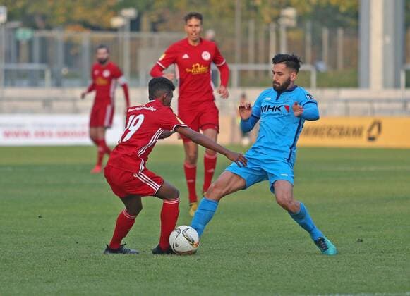 04 11 2017 xilx Football Hessenliga Red White Frankfurt SC Hessen Dreieich emspor v Henok Teklab Red White Frankfurt Abasin Alikhil SC Hessen Dreieich Frankfurt am Main