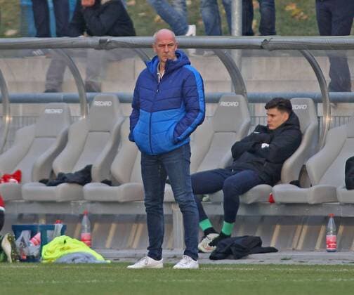 04 11 2017 xilx Soccer Hessenliga Rot Weiss Frankfurt SC Hessen Dreieich emspor v l Mario Basel coach Rot Weiss Frankfurt Frankfurt am Main