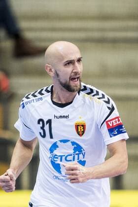 171104 Vardars Timur Dibirov jublar under handbollsmatchen i Champions League mellan Kristianstad och Vardar den 4 november 2017 i Kristianstad .  Copyright: PETTERxARVIDSON BB171104PA023