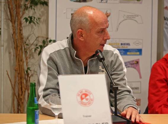 04 11 2017 xilx Soccer Hessenliga Rot Weiss Frankfurt SC Hessen Dreieich emspor v l Mario Basel coach Rot Weiss Frankfurt Press conference Frankfurt am Main