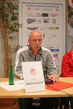 04 11 2017 xilx Soccer Hessenliga Rot Weiss Frankfurt SC Hessen Dreieich emspor v l Mario Basel coach Rot Weiss Frankfurt Press conference Frankfurt am Main