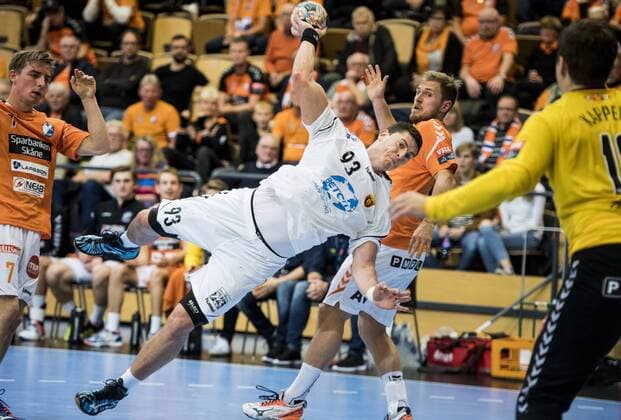 171104 Vardars Mijajlo Marsenic pa genombrott under handbollsmatchen i Champions League mellan Kristianstad och Vardar den 4 november 2017 i Kristianstad .  Copyright: PETTERxARVIDSON BB171104PA036