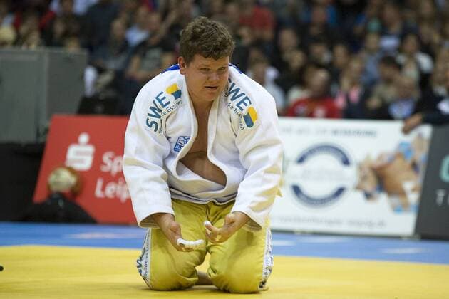 Deutsche Judo Bundesliga, Finale (04.11.2017). Finale Hamburger JT - KSV Esslingen Sven Heinle (Esslingen) enttäuscht nach seiner Niederlage gegen Dimitri Peters. Leipzig Sachsen Deutschland *** German Judo Bundesliga Final 04 11 2017 Final Hamburg JT KSV Esslingen Sven Heinle Esslingen disappointed after his defeat against Dimitri Peters Leipzig Saxony Germany