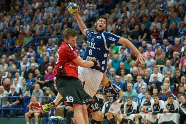 Leos Petrovsky 6 Bergischer HC at the ball against Luca de Boer 19 HSG Nordhorn Lingen Bergischer HC vs HSG Nordhorn Lingen Handball 2 Bundesliga 04 11 17 Solingen NRW Germany Klingenhalle Copyright: xcdnx