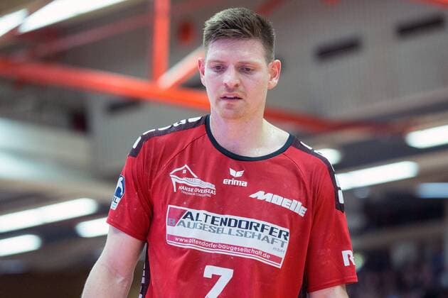 Toon Leenders 7 HSG Nordhorn Lingen does not have a picture of the field Bergischer HC vs HSG Nordhorn Lingen Handball 2 Bundesliga 04 11 17 Solingen NRW Germany Klingenhalle after his challenge against Maciej Majdzinski Copyright: xcdnx